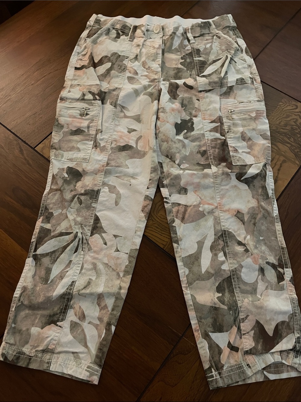 Chico's Women's Cropped Cargo Pants in Soft Camouflage D12